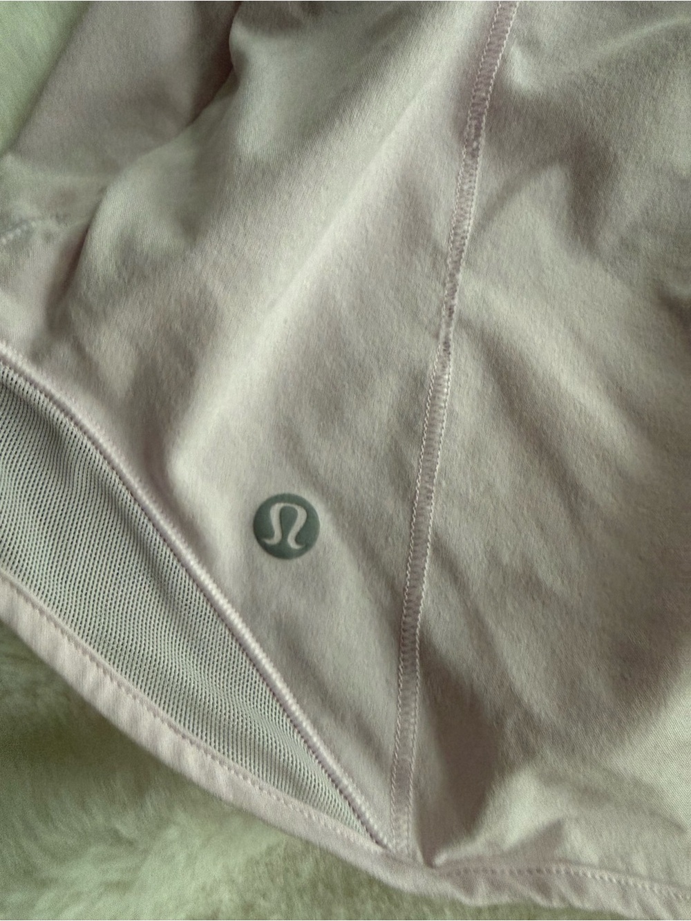 lululemon athletica Hotty Hot HR 2.5” Light Pink Athletic Shorts - Picture 3 of 4